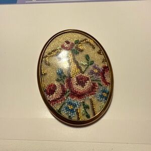 Vintage Embroidered Floral Oval Brooch – Gold Tone Frame
